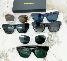 Picture of Balenciga Sunglasses _SKUfw55247835fw